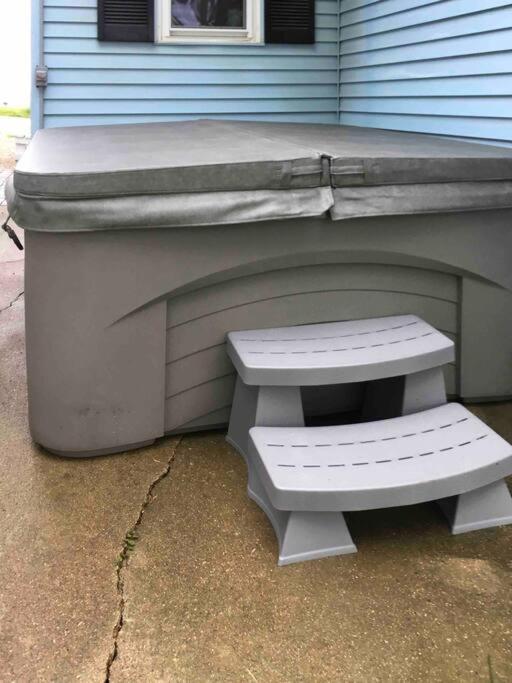 Caddy Corner Has A Hot Tub Just Outside Of Town Βίλα French Lick Εξωτερικό φωτογραφία
