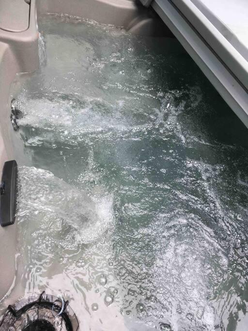Caddy Corner Has A Hot Tub Just Outside Of Town Βίλα French Lick Εξωτερικό φωτογραφία