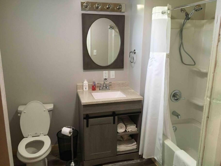 Caddy Corner Has A Hot Tub Just Outside Of Town Βίλα French Lick Εξωτερικό φωτογραφία