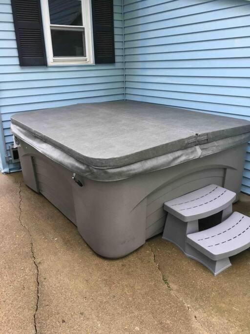 Caddy Corner Has A Hot Tub Just Outside Of Town Βίλα French Lick Εξωτερικό φωτογραφία